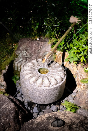 Kyoto, Higashiyama Sennyu-ji Temple's branch temple, Unryu-in (Rurizan): Water harp cave (Ryūen no Sayakeshi) in the temple courtyard, "Dragon's Breath," illuminated. Kyoto, Higashiyama Sennyu-ji Temple's branch temple, Unryu-in (Rurizan): Water harp cave (Ryūen no Sayakeshi) in the temple courtyard, "Dragon's Breath," illuminated. 138217947