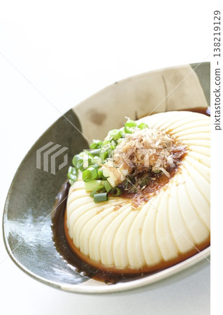 冷豆腐配鰹魚片和蔥花 138219129