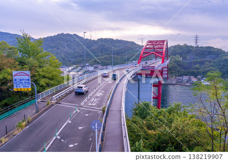 從倉橋島一側眺望第二音頭橋的晨景，1. 廣島縣吳市 138219907