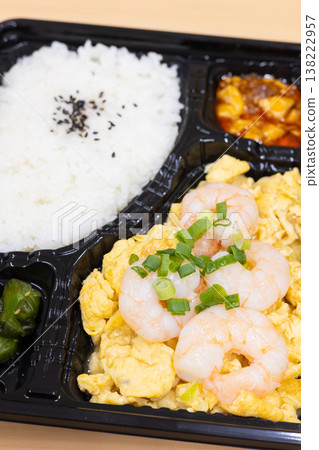 Delicious shrimp and salted egg stir-fry Chinese bento box Delicious shrimp and salted egg stir-fry Chinese bento box 138222957