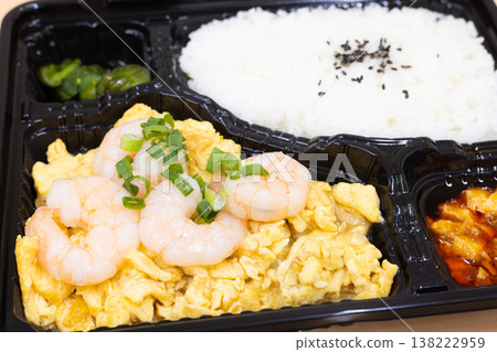 Delicious shrimp and salted egg stir-fry Chinese bento box Delicious shrimp and salted egg stir-fry Chinese bento box 138222959