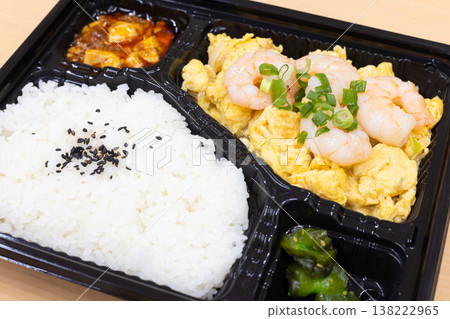 Delicious shrimp and salted egg stir-fry Chinese bento box Delicious shrimp and salted egg stir-fry Chinese bento box 138222965