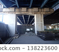 Temporary storage situation of construction materials (steel pipes, fences) and concrete rubble (industrial waste). 138223600
