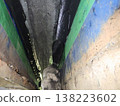 Bridge water leakage prevention work: Application of waterproofing material (sealant) to the underside of joints. 138223602