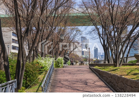 Early spring scenery along the Tosabori River, Chuo Ward, Osaka City Early spring scenery along the Tosabori River, Chuo Ward, Osaka City 138228494