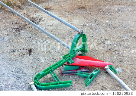 建築工地被毀的錐形路標 138230928