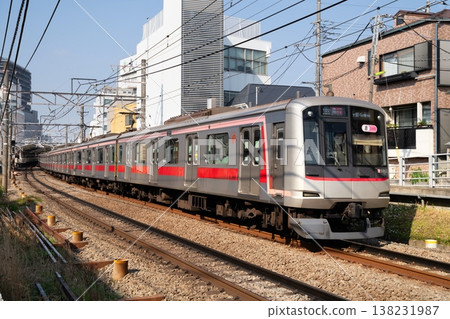 東急東橫線5000系列列車，元町-中華街⇔澀谷方向 138231987