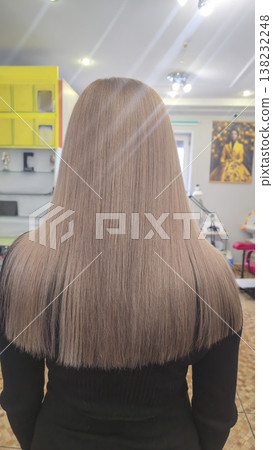 Blonde hair. Hair coloring and drying process at a beauty salon. Medium length. 138232248