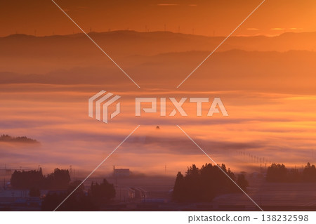Farm village wrapped in fog 138232598