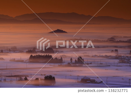 Rural village shrouded in morning mist Rural village shrouded in morning mist 138232771
