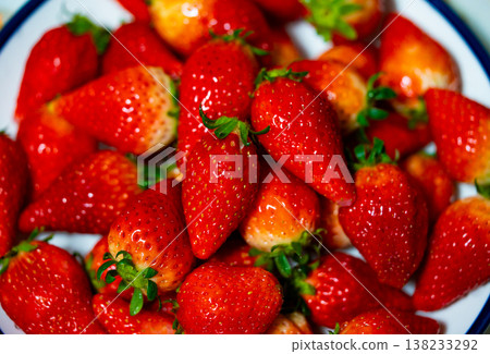 Fresh organic strawberries background, Fresh ripe organic strawberry 138233292