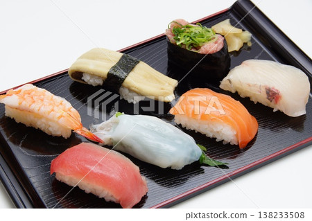  Hand-rolled sushi  138233508