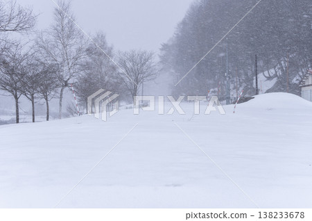 National Route 352 in Hinoemata Village closed due to snow. National Route 352 in Hinoemata Village closed due to snow. 138233678