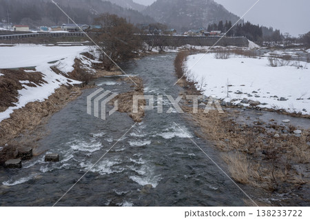 The Inagawa River flowing through Minamiaizu town in winter, and the scenery of snow-covered mountains. The Inagawa River flowing through Minamiaizu town in winter, and the scenery of snow-covered mountains. 138233722