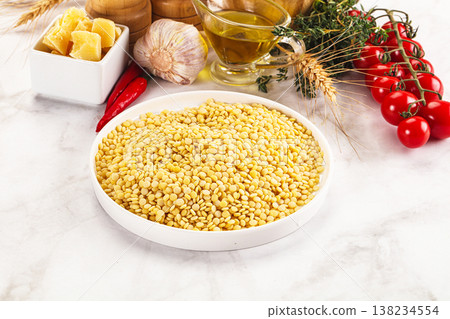 Dry raw wheat pasta - ptitim 138234554