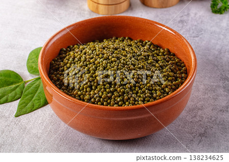 Raw dry green mash bean Raw dry green mash bean 138234625