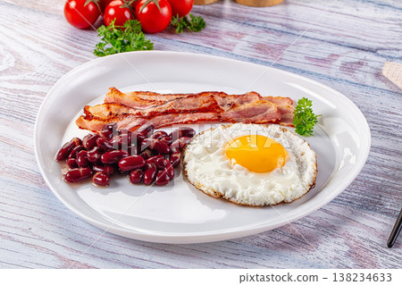 English breakfast with egg, bean and bacon English breakfast with egg, bean and bacon 138234633