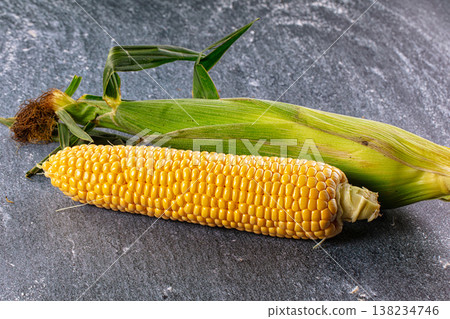 Ripe yellow sweet corn cob Ripe yellow sweet corn cob 138234746