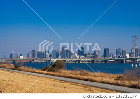 大阪市:淀川河堤岸和梅田高樓區 大阪市:淀川河堤岸和梅田高樓區 138235177