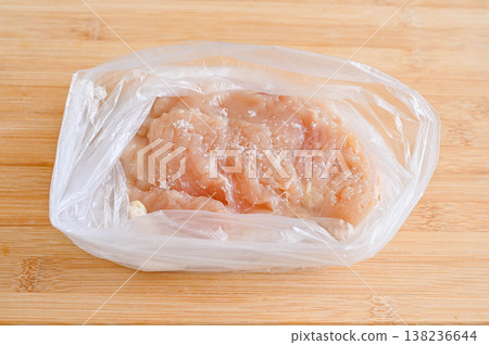 Sprinkle salt on the chicken breast placed in a plastic bag. Sprinkle salt on the chicken breast placed in a plastic bag. 138236644