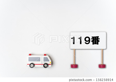 The image of calling an ambulance by dialing 119. The image of calling an ambulance by dialing 119. 138238914
