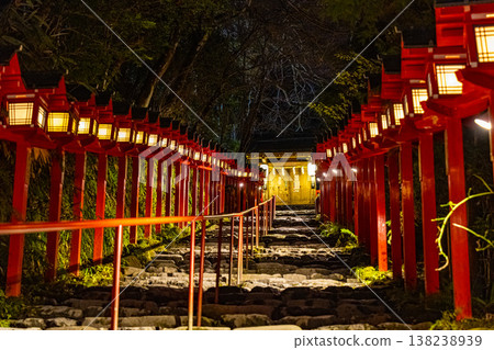 日本京都貴船神社的夜景 日本京都貴船神社的夜景 138238939