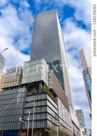 從八重洲大廈(一座綜合用途的商業摩天大樓)出發,可直接通往東京車站。 從八重洲大廈(一座綜合用途的商業摩天大樓)出發,可直接通往東京車站。 138239268
