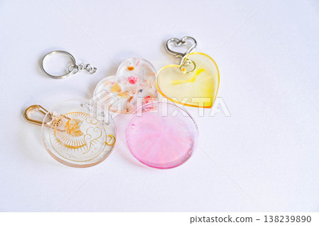 Making a resin keychain Making a resin keychain 138239890