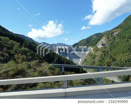 雷電二重六木橋(埼玉縣秩父市)-橋上景色 雷電二重六木橋(埼玉縣秩父市)-橋上景色 138240060