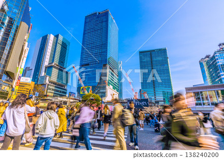 東京城市景觀,3月28日。入境旅遊仍在繼續…澀谷十字路口擠滿了外國遊客。 東京城市景觀,3月28日。入境旅遊仍在繼續…澀谷十字路口擠滿了外國遊客。 138240200