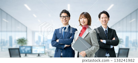 三位商人、男士和女士的團隊合作照片 三位商人、男士和女士的團隊合作照片 138241982