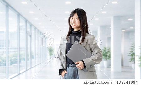 Woman with a laptop / business woman 138241984