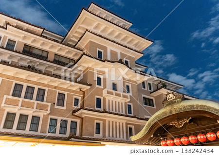 日本京都祇園夜景;京都帝國飯店;原八坂會館 日本京都祇園夜景;京都帝國飯店;原八坂會館 138242434