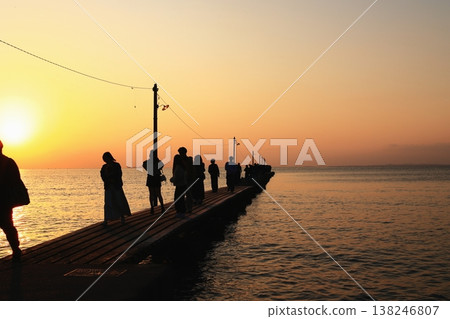 Toward the setting sun Toward the setting sun 138246807