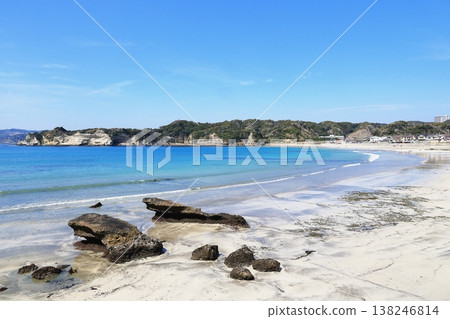 藍色的大海和大石頭 藍色的大海和大石頭 138246814