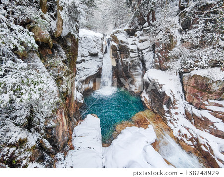 Yumori Valley (winter): Ryujin Falls Yumori Valley (winter): Ryujin Falls 138248929