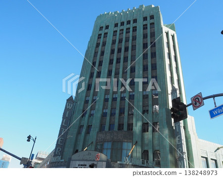 好萊塢、洛杉磯的城市景觀，以及有行人天橋的城市景觀。 138248973
