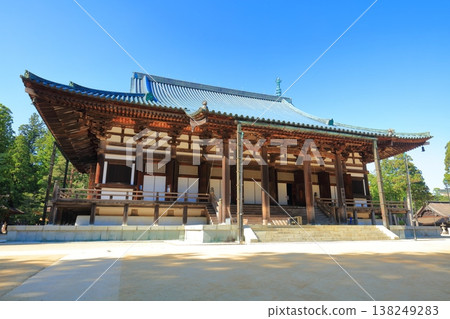[Wakayama Prefecture] The Golden Hall of the Danjo Garan at Mount Koya on a clear day 138249283