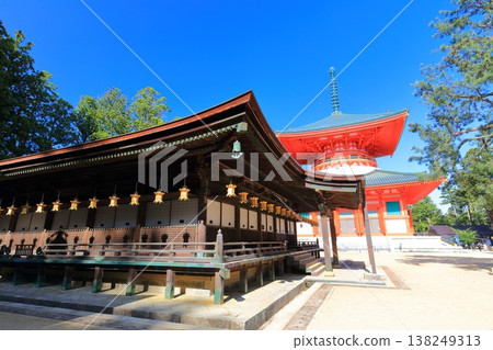 [Wakayama Prefecture] The Konpon Daito and Miedo Hall of the Danjo Garan at Mt. Koya on a clear day 138249313