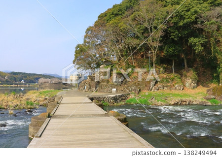 龜山公園與三隈川(日田市水邊小鎮日田市的形象) 龜山公園與三隈川(日田市水邊小鎮日田市的形象) 138249494