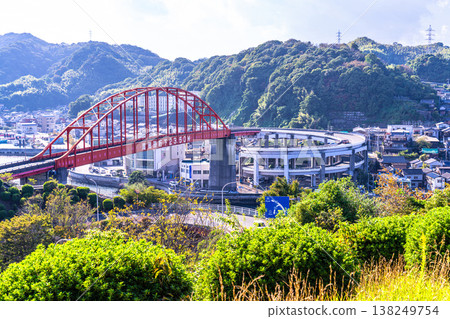 從廣島縣吳市音頭瀨戶公園看到的深秋音頭大橋和音頭海峽(第一部分) 從廣島縣吳市音頭瀨戶公園看到的深秋音頭大橋和音頭海峽(第一部分) 138249754