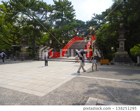 大阪府大阪市住吉區住吉大社的紅色拱橋(太鼓橋) 大阪府大阪市住吉區住吉大社的紅色拱橋(太鼓橋) 138251295