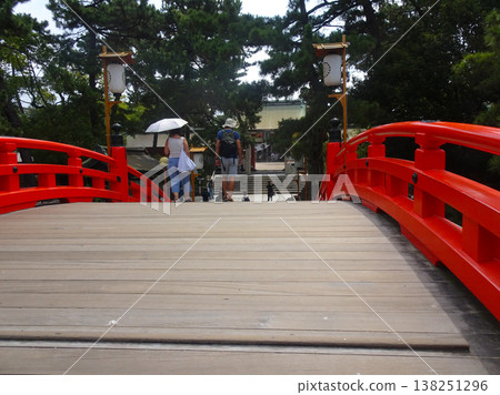 Sumiyoshi Taisha's red arched bridge (Taiko Bridge), Sumiyoshi Ward, Osaka City, Osaka Prefecture Sumiyoshi Taisha's red arched bridge (Taiko Bridge), Sumiyoshi Ward, Osaka City, Osaka Prefecture 138251296