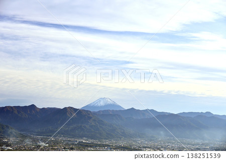 秋季、甲府盆地和富士山 秋季、甲府盆地和富士山 138251539