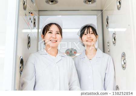 People who work in factories with air showers and clean rooms People who work in factories with air showers and clean rooms 138252854