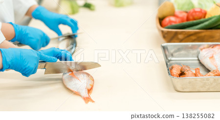 海鮮加工、新鮮魚類處理工人、烹飪人員(食物加工、中央廚房、職業學校) 海鮮加工、新鮮魚類處理工人、烹飪人員(食物加工、中央廚房、職業學校) 138255082