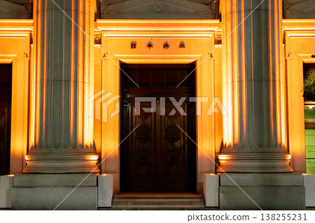 Mitsui Main Building (Mitsui Sumitomo Bank Nihonbashi Branch), Important Cultural Property: Doric marble columns and entrance hall, illuminated. Mitsui Main Building (Mitsui Sumitomo Bank Nihonbashi Branch), Important Cultural Property: Doric marble columns and entrance hall, illuminated. 138255231