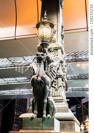 Nihonbashi Bridge (Important Cultural Property), the starting point of the Tokaido Road, and its Kirin statue are illuminated. Nihonbashi Bridge (Important Cultural Property), the starting point of the Tokaido Road, and its Kirin statue are illuminated. 138255250