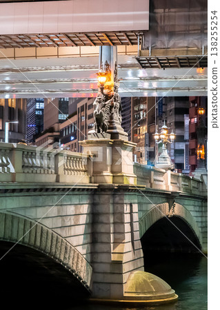 Nihonbashi (Important Cultural Property), the starting point of the Tokaido Road, is a stone double-arch bridge that is illuminated at night. Nihonbashi (Important Cultural Property), the starting point of the Tokaido Road, is a stone double-arch bridge that is illuminated at night. 138255254
