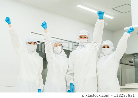 Male and female cooks working in food processing (food hygiene, food factories, sanitary clothing, hygiene management) Male and female cooks working in food processing (food hygiene, food factories, sanitary clothing, hygiene management) 138255651